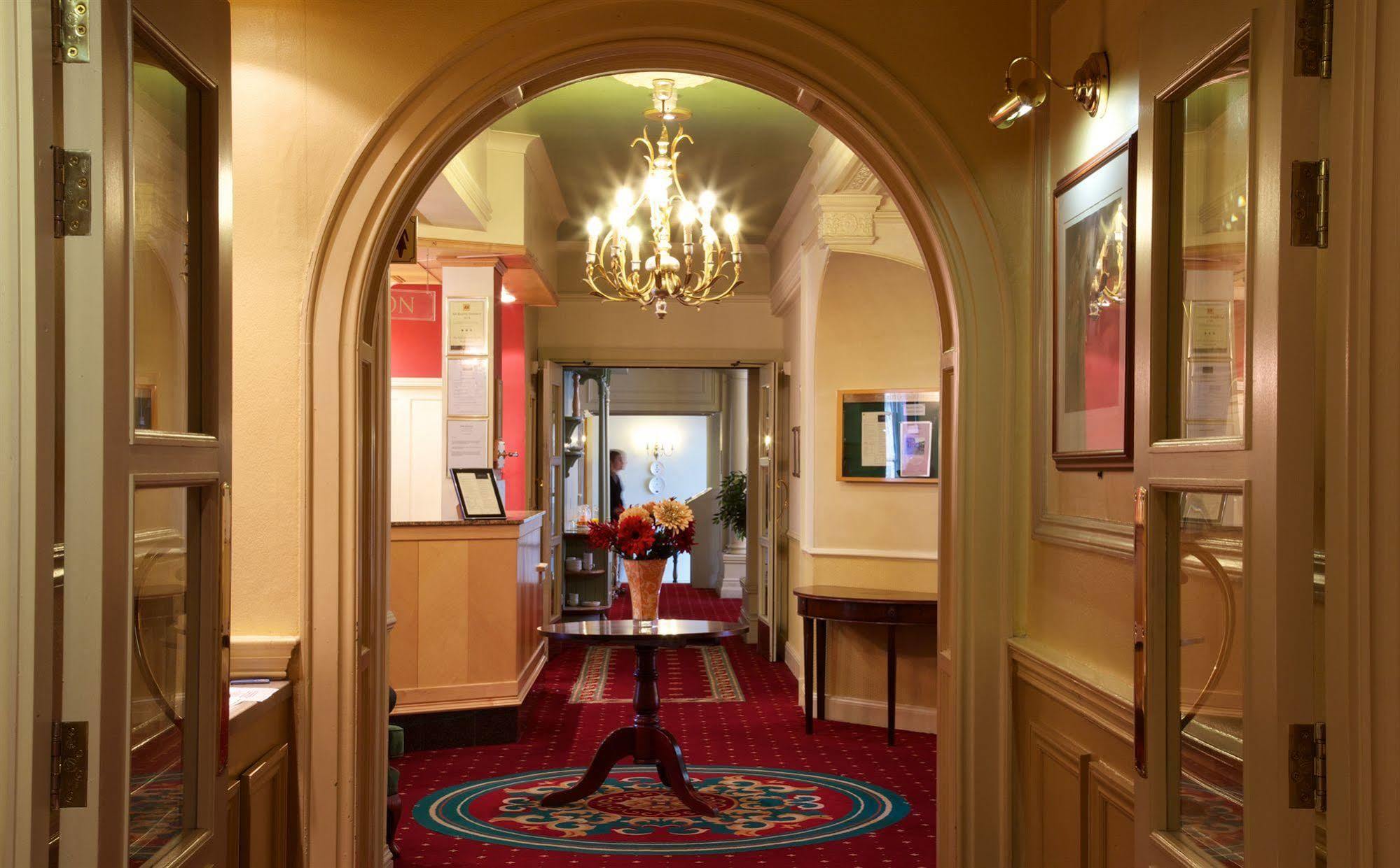 The Rutland Arms Hotel 纽马基特 外观 照片